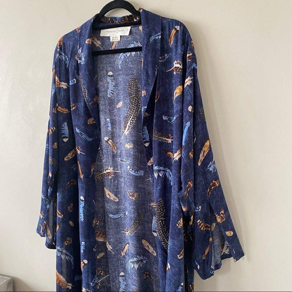 TREASURE & Bond Feather Print Lightweight Summer Kimono (One Size) - Picture 3 of 10